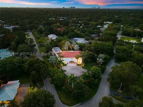 View/Area - 6201 Chapman Field Dr, Pinecrest, FL 33156 photo 5 of 8