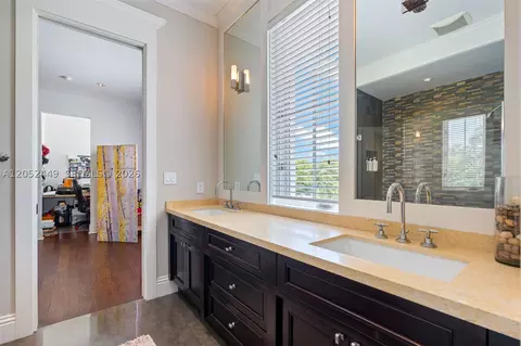Bath - 6201 Chapman Field Dr, Pinecrest, FL 33156 photo 7 of 7