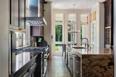 Kitchen - 6201 Chapman Field Dr, Pinecrest, FL 33156 photo 5 of 6