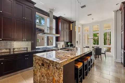 Kitchen - 6201 Chapman Field Dr, Pinecrest, FL 33156 photo 4 of 6