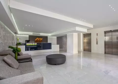 6423 Collins Ave #809, Miami Beach, FL 33141