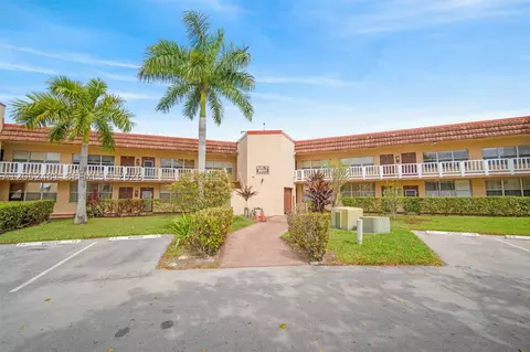 8851 Sunrise Lakes Blvd #116, Sunrise, FL 33322