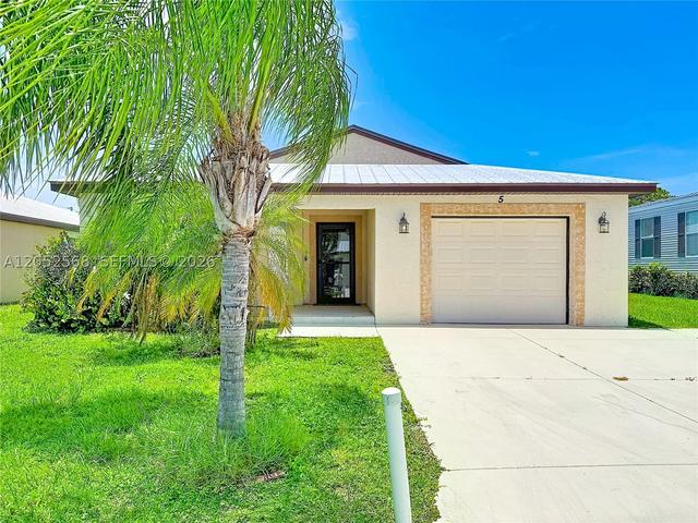 5 Flamenco Way, Port Saint Lucie, FL 34952