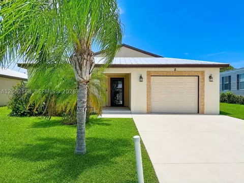 5 Flamenco Way, Port Saint Lucie, FL 34952