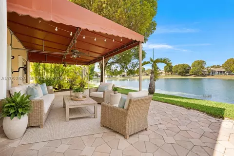 2002 SE 17th Ave, Homestead, FL 33035