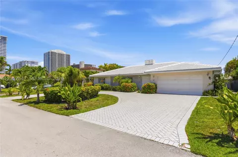 8 Castle Harbor Is, Fort Lauderdale, FL 33308