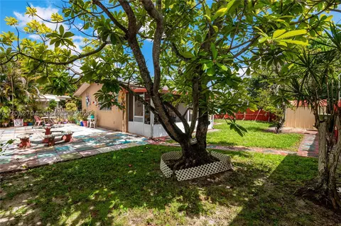 Exterior - 225 E 43rd St, Hialeah, FL 33013 photo 5 of 8