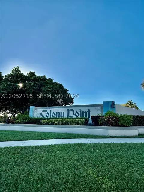 1000 Colony Point Cir, Pembroke Pines, FL 33026
