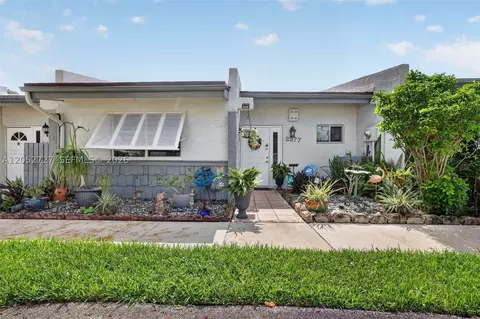 2377 N 37th Ave, Hollywood, FL 33021
