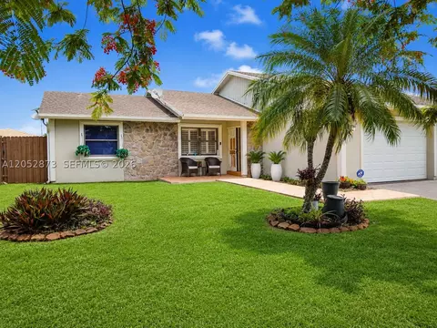 1305 N Fieldlark Ln, Homestead, FL 33035