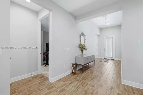 Entry Way - 1109 Thornbury Dr, Parrish, FL 34219 photo 2 of 4