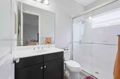 Bath - 1109 Thornbury Dr, Parrish, FL 34219 photo 1 of 2