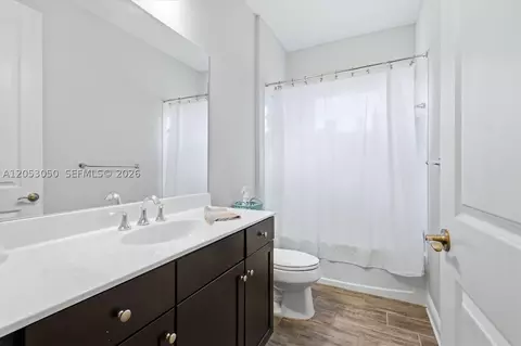 Bath - 1109 Thornbury Dr, Parrish, FL 34219 photo 2 of 2