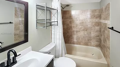 Bath - 6439 Lemon Tree Ln, Miami Lakes, FL 33014 photo 1 of 2