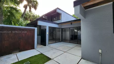 Exterior - 6439 Lemon Tree Ln, Miami Lakes, FL 33014 photo 4 of 6