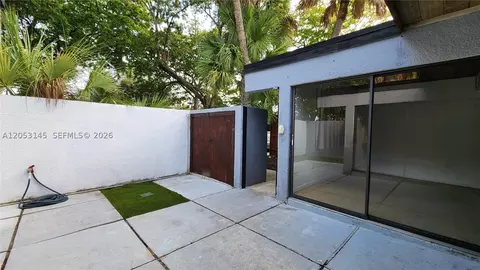 Exterior - 6439 Lemon Tree Ln, Miami Lakes, FL 33014 photo 5 of 6