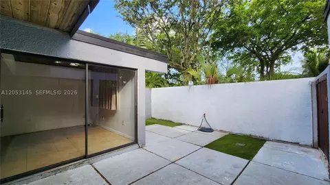 Exterior - 6439 Lemon Tree Ln, Miami Lakes, FL 33014 photo 6 of 6