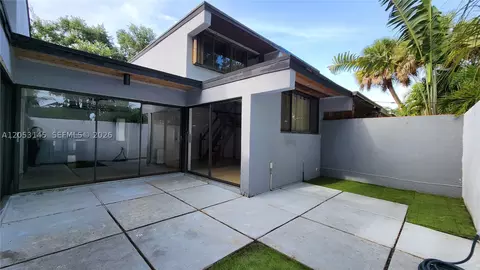Exterior - 6439 Lemon Tree Ln, Miami Lakes, FL 33014 photo 2 of 6