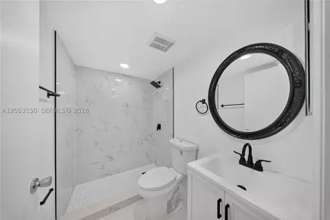Bath - 7195 NW 179th St #109, Hialeah, FL 33015 photo 1 of 1