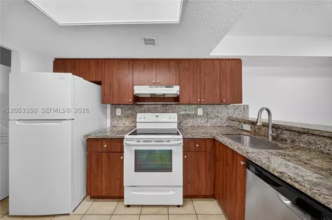 Kitchen - 7195 NW 179th St #109, Hialeah, FL 33015 photo 1 of 2