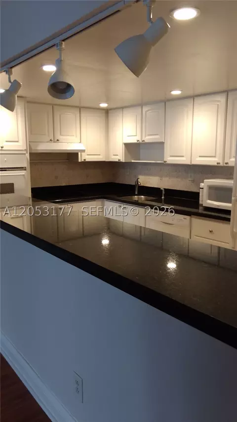 19390 Collins Ave #1014, Sunny Isles Beach, FL 33160