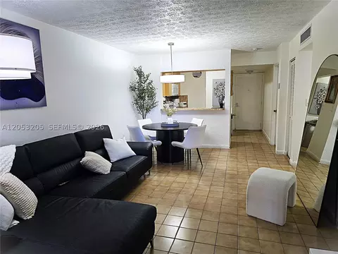 6070 W 18th Ave #306, Hialeah, FL 33012