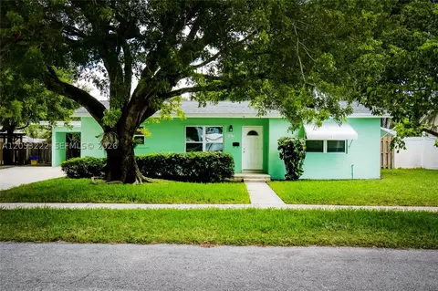 1427 Crest Dr, Lake Worth, FL 33461