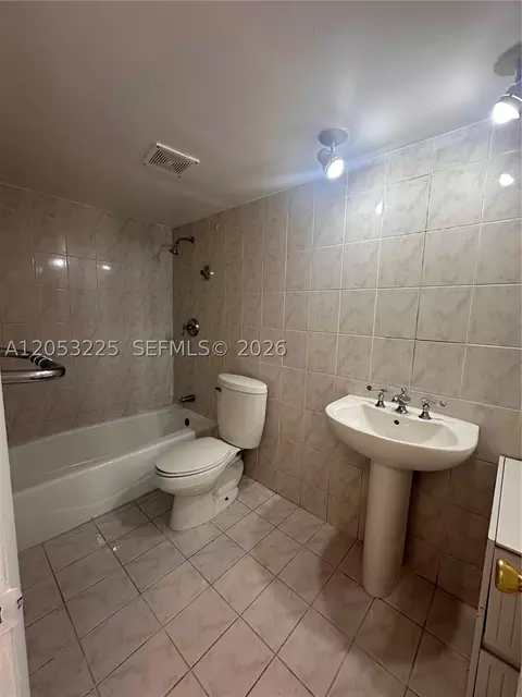 Bath - 5325 SW 77th Ct #107F, Miami, FL 33155 photo 1 of 1