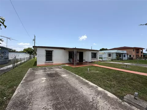 Exterior - 881 E 14th St, Hialeah, FL 33010 photo 3 of 4