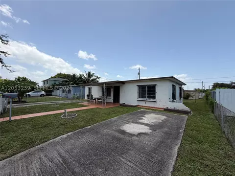Exterior - 881 E 14th St, Hialeah, FL 33010 photo 2 of 4