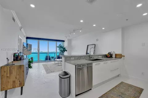 601 NE 36th St #811, Miami, FL 33137