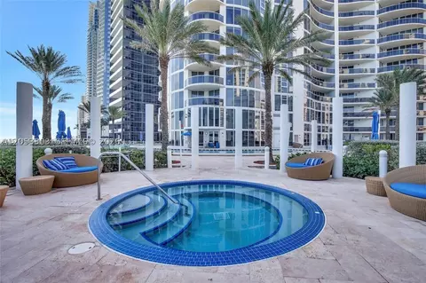 17201 Collins Ave #2502, Sunny Isles Beach, FL 33160