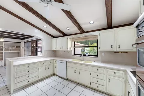 Kitchen - 11950 SW 67 Ct, Pinecrest, FL 33156 photo 1 of 2