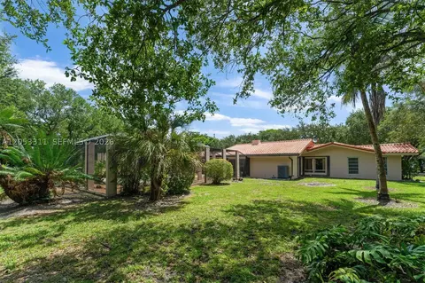 Exterior - 11950 SW 67 Ct, Pinecrest, FL 33156 photo 13 of 15