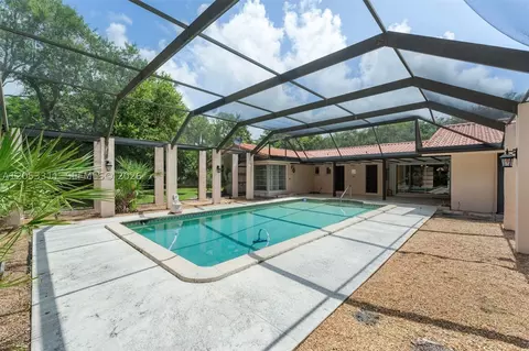 Exterior - 11950 SW 67 Ct, Pinecrest, FL 33156 photo 12 of 15