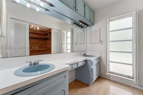 Bath - 11950 SW 67 Ct, Pinecrest, FL 33156 photo 3 of 5