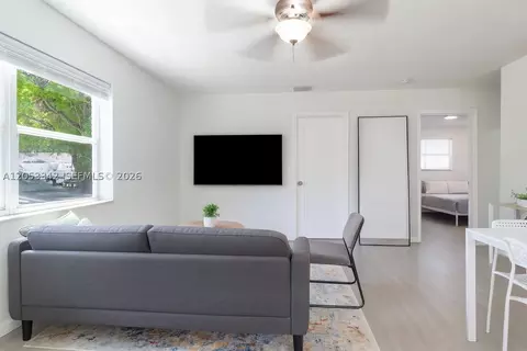 605 SW 14th Ter, Fort Lauderdale, FL 33312