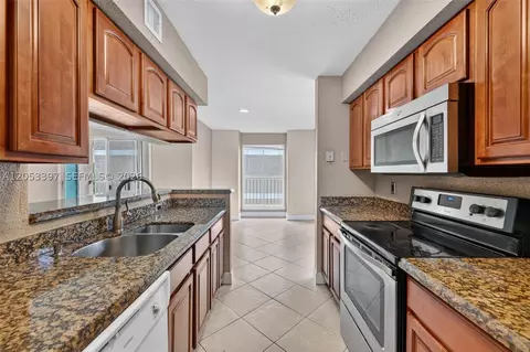 Kitchen - 995 Riverside Dr #120, Coral Springs, FL 33071 photo 2 of 2