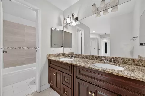 Bath - 995 Riverside Dr #120, Coral Springs, FL 33071 photo 1 of 4