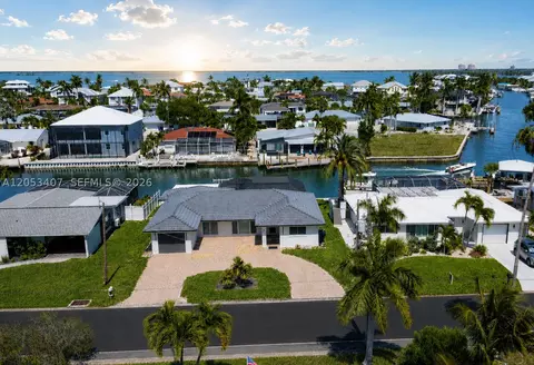 7 Fairview Blvd, Fort Myers Beach, FL 33931