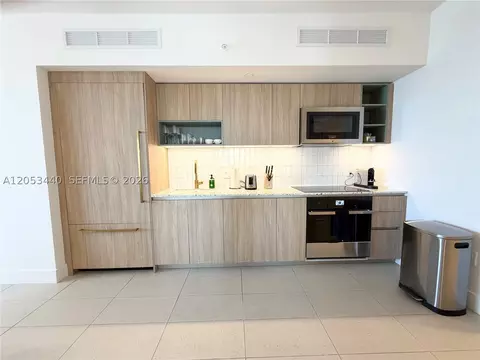 159 NE 6th St #3215, Miami, FL 33132