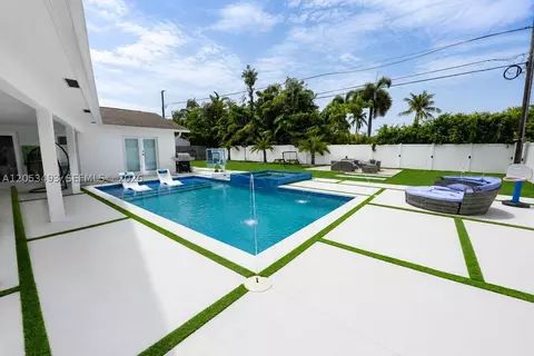 1061 SW 18th St, Boca Raton, FL 33486
