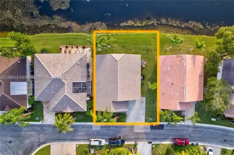 112 Caribe Ct, Greenacres, FL 33413