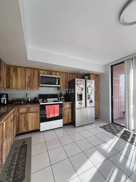 8615 NW 8th St #414, Miami, FL 33126