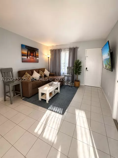 8615 NW 8th St #414, Miami, FL 33126