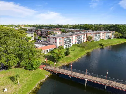 5950 Del Lago Cir #106, Sunrise, FL 33313
