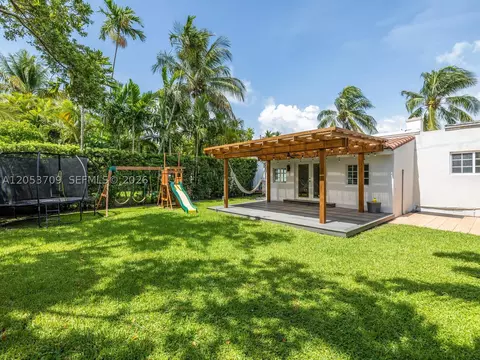 Exterior - 9033 Carlyle Ave, Surfside, FL 33154 photo 5 of 6