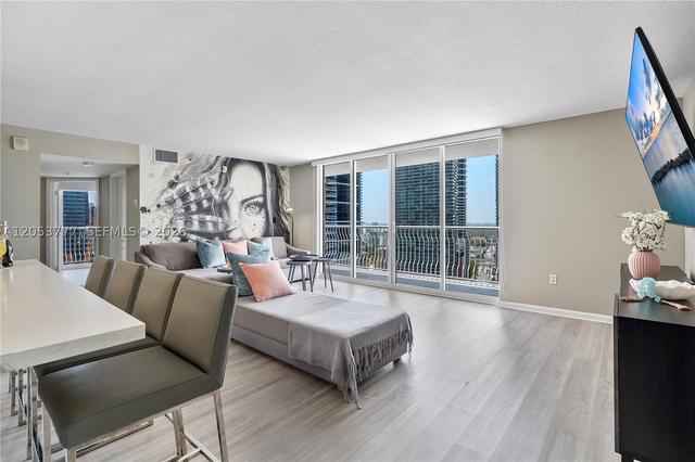 1200 Brickell Bay Dr #2423, Miami, FL 33131