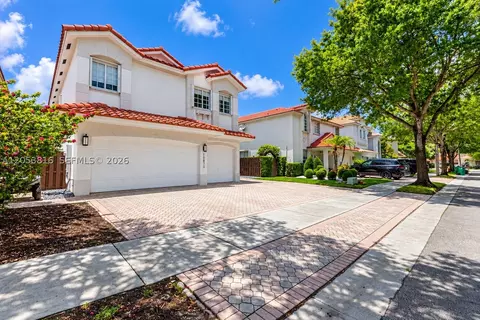 10873 NW 71st St, Doral, FL 33178
