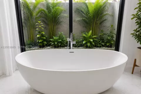 Bath - 19035 E St Andrews Dr, Hialeah, FL 33015 photo 4 of 4